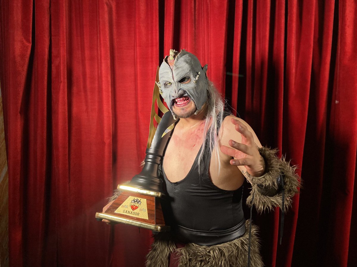 mas_lucha's tweet photo. ¡Yorvak derrota a Estrella de Oro y es el ganador del #TryOut2022! 🏆

🔴 EN VIVO: https://t.co/ZEmgFsP2I6 https://t.co/tRBY6IbGNX