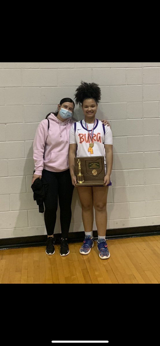 jayla_whatley24's tweet photo. Cutting nets and taking a trip to dayton freshman year🙏💜.#districtchamps #regionalchamps #roadtosates💍 https://t.co/H3Qjcv7UXY