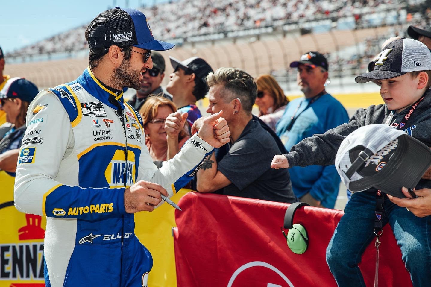 Chase Elliott on X: "Off and on kind of day for us but that's racing. Onto  Phoenix. #di9 https://t.co/hTj8D3DFrJ" / X