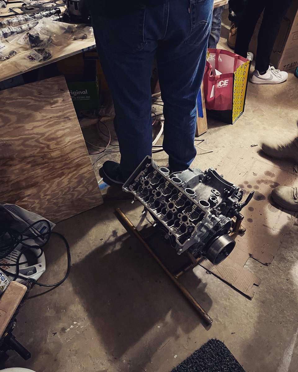 Hamza_Aziz21's tweet photo. George Mason University Formula SAE Engine and Powertrain team. Building the inline 4 Honda 600F4i block. https://t.co/RwKogf7pTc