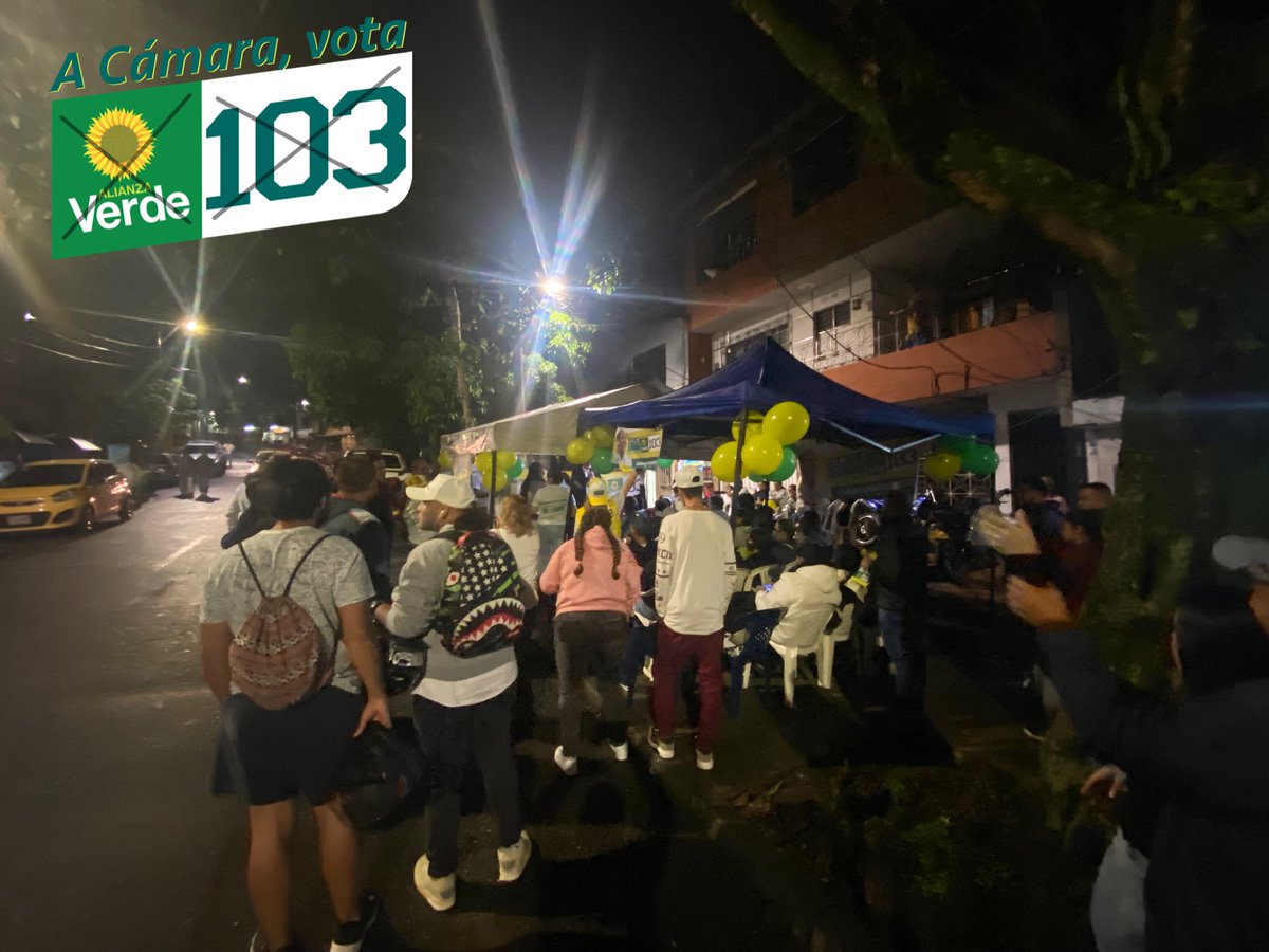 Camilolondonob's tweet photo. ¡Gracias a Robledo Córdoba! Por la acogida y el cariño por este proyecto de trabajo en equipo con el que llegaremos al Congreso para trabajar por el deporte, la educación y la empresa #LaFuerzaDeUnEQUIPO #Verde103🌻 #CamiloLondoño https://t.co/8TplGDdUav