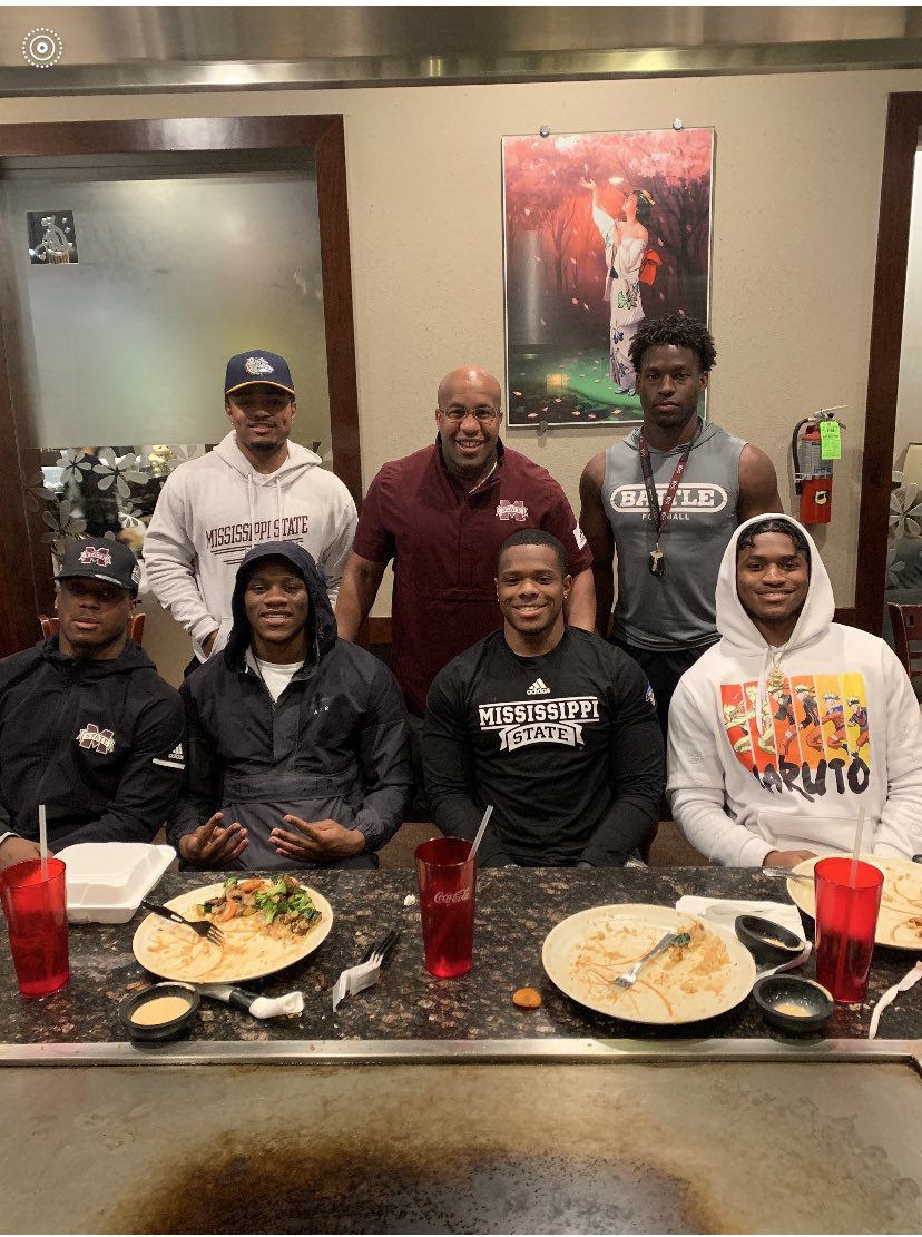 Always a good time breaking bread with the fam! Let’s have another great week of work!
#Hailstate🐶 
#theRBcrew