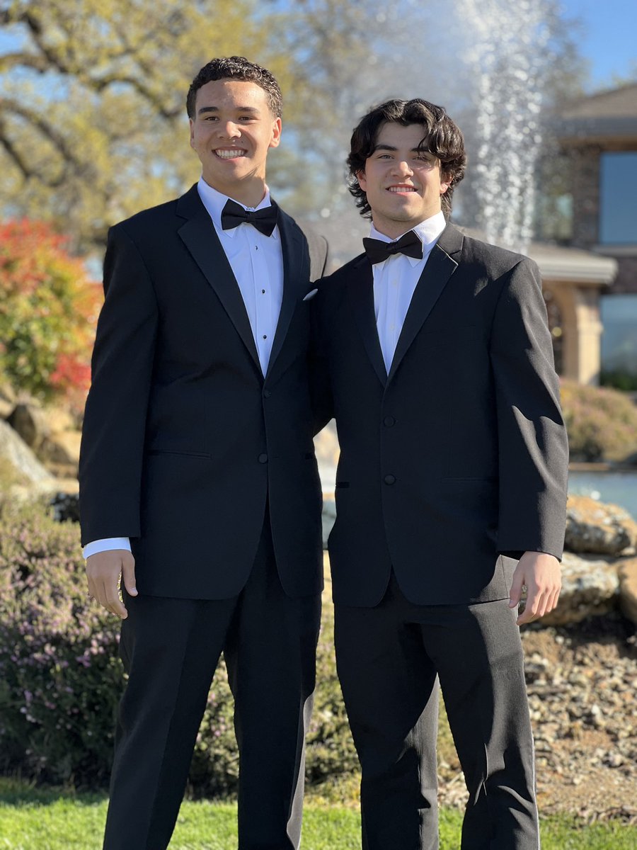 CoachRNillHC_LC's tweet photo. Excited for @makaioliu &amp; @_adamgunning2 to join the Sacramento Valley Chapter National Football Foundation Hall of Fame!! They are our 14th &amp; 15th Cardinal players to be recognized for their play on the field, their work in the classroom, and their commitment to their community https://t.co/988qJtJLHx