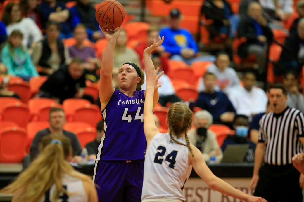 hsjrphoto's tweet photo. .@girls_hamburg defeat Sweet Home 63-32 to win the @Section6GirlsBB Class A1 Championship. https://t.co/oyZscbWfzT