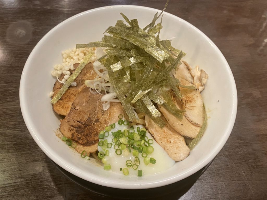 sennibocom's tweet photo. 3/7 まぜそば営業日

このツイートRT画面提示で麺大盛無料サービスです！
※他サービスとの併用不可

本日はまぜそばメニューです
中濃煮干
汁なし
ガッツリまぜそば(半ライス付)
まぜそば共和国

おすすめご飯
タルタルソーキご飯

営業時間
11~15
17~22:30 https://t.co/Tjb4YxmTGr