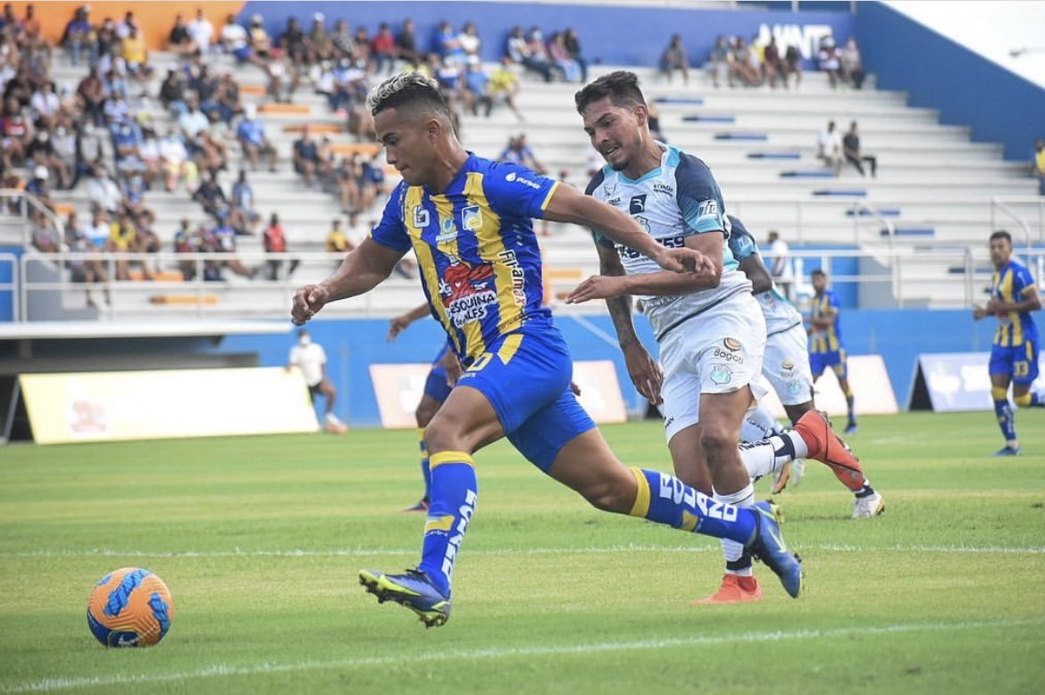 JohanChtoWilson's tweet photo. Buen y merecido triunfo de @DelfinSC de @Guillermosang4 #Sanguinetti frente al siempre duro @Macara_Oficial de Paul en @LigaProEC. Impasable por dónde sea #FacundoQueiroz 🇺🇾, e imparable el #Chapulin @EdisonMero131 🇪🇨 que mereció su gol y no llegó gracias a #Padilla. #JAWFSports https://t.co/F0EEfrrLqT