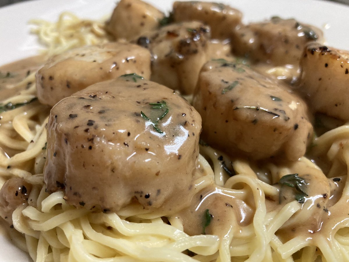 QuestaLasagna's tweet photo. Scallops in a creamy shrimp sauce 🍝🍤 https://t.co/3HxM9PcPR4