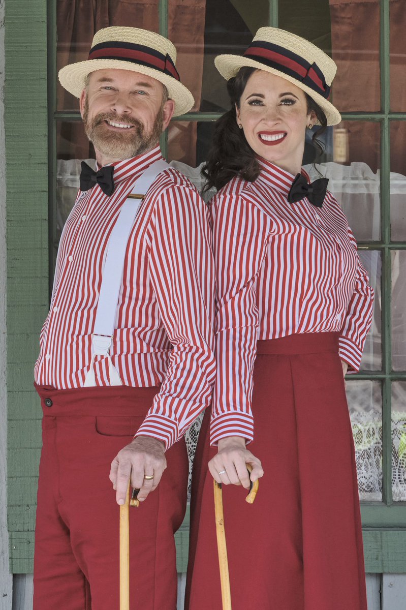 janettemsu's tweet photo. These two NAILED this look! Why haven’t they been wearing this for the past eight seasons?! #Hearties @hallmarkchannel @SCHeartHome @loretta_walsh https://t.co/dL9s9eS8JM