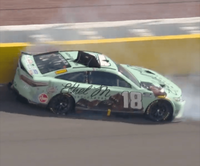 Cherm1995's tweet photo. A lot better than backing into walls wouldn't ya say?

#Pennzoil400 https://t.co/bgggdQLeUb