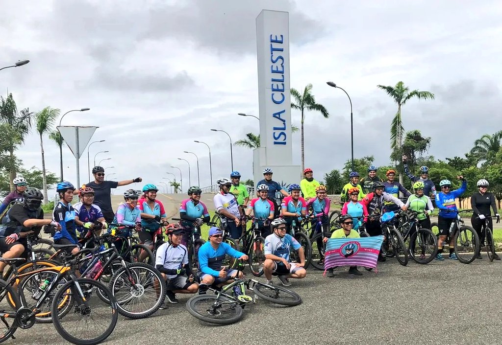 panasenbicigye's tweet photo. Gracias a una invitación del grupo mujeres al pedal, hoy nuestras bicicletas nos llevaron a la #recreovía de #Samborondón.  
.
.
.

#bicicleteando  #camaradería 
 #RespetoAlCiclista #EnCasaMeEsperan #stylelife #bicicleta #unidosporlabici #naturaleza https://t.co/gfDvbVOvVy