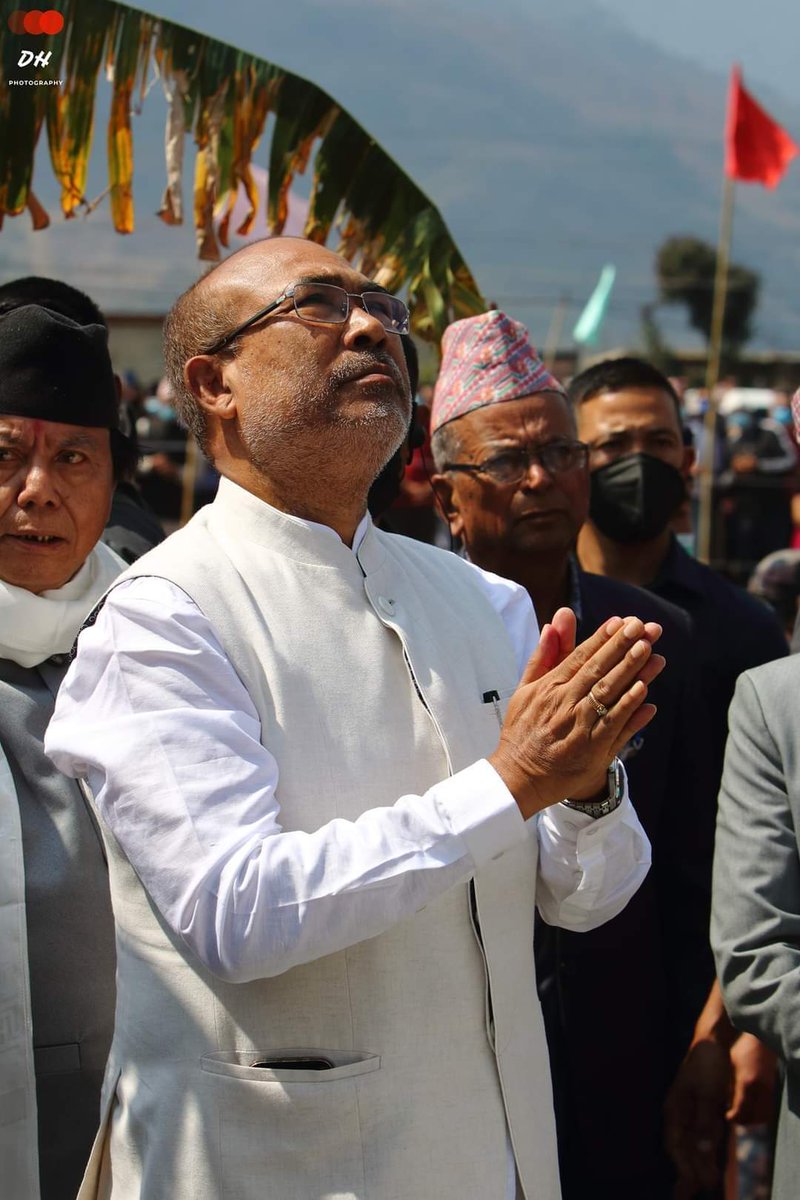 5015_thapa's tweet photo. Thank you once again CM N Biren Singh ji for this Historic Satue unveil of first Manipur Gorkha Freedom Fighter Shaheed Niranjan Singh Chetri.

We are assuring safety Security under your supervision, hoping in future too.

#OneYearMemory @manipur_cmo
#SaheedNiranjanSinghChetri https://t.co/TKTCPf248P