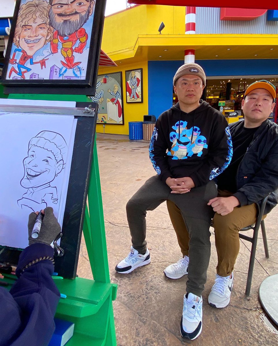 TimothyDeLaG's tweet photo. LEGOLAND adventures on a brand new #WhenFoodieCalls!
Does Legoland have fire food!?
🔥🔥🔥
https://t.co/uHKdRfuqGF https://t.co/yJMSjk4tGn