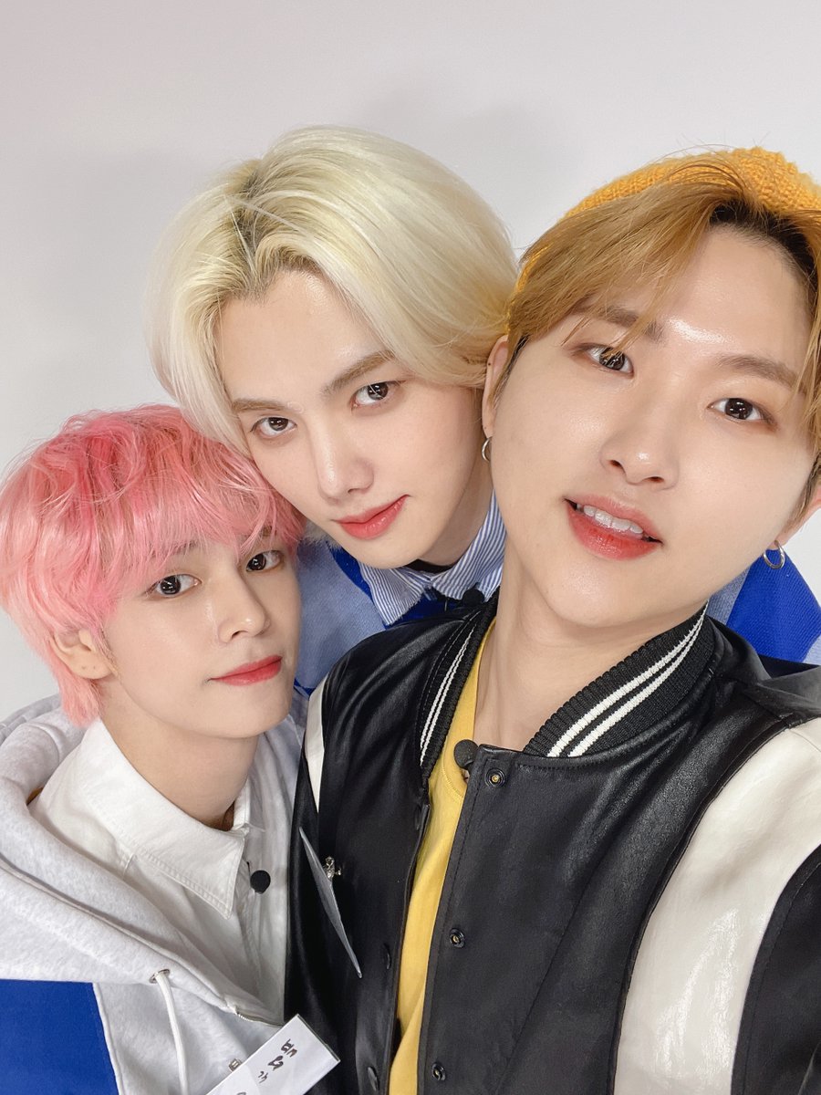 진짜 혹시 아직도 리그오브아이돌 비티들편 안본 잼둥이들 없겠지? 
개꿀잼보장이니까 꼭 보고오기!🙈
아 참! 그리고 트위터 이벤트도 있으니까 참여도 잊지 말구!
👇리그오브아이돌 비티들편 보러가기👇
youtu.be/QbNFHflMMjg

#리그오브아이돌_크래비티 #잼스터 #크래비티 #CRAVITY