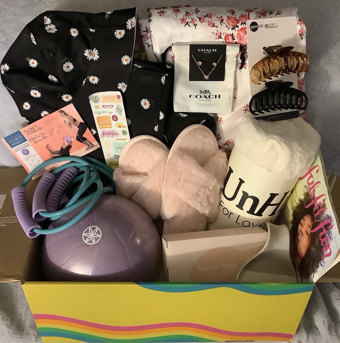 RiShellz1985's tweet image. My spring @FabFitFun box 😍

Loved being able to pick all my items this month, since I switched to a annual subscription 👍
I also received a $20 credit for switching and used it towards the UnHide blanket 💕

#Fabfitfun #fabfitfunspringbox #fabfitfunbox #fffgiveaway