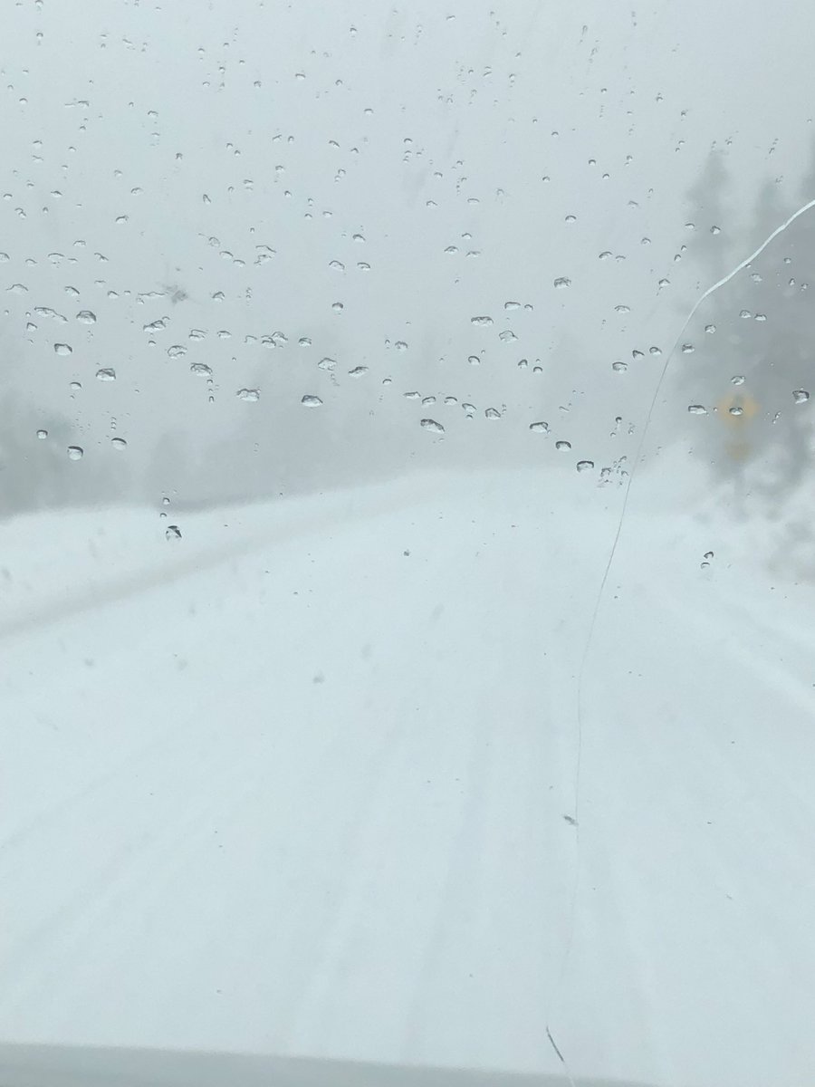 JUMEGI83's tweet photo. Monarch Pass in Colorado. Cold, snowy and slow moving. #monarchpass #marchsnow https://t.co/HY5Nf4t62v