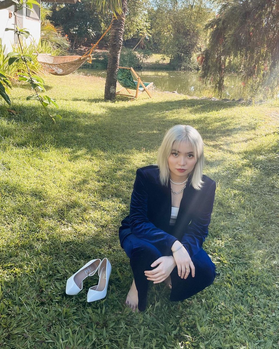 Blondie bombshell! 👱‍♀️ Sharlene San Pedro debuted her fierce blonde new ‘do while showing a glimpse of her upcoming single “Running.” Read more: bit.ly/3tDXjYZ

#SharleneSanPedro #CelebrityHairstyles