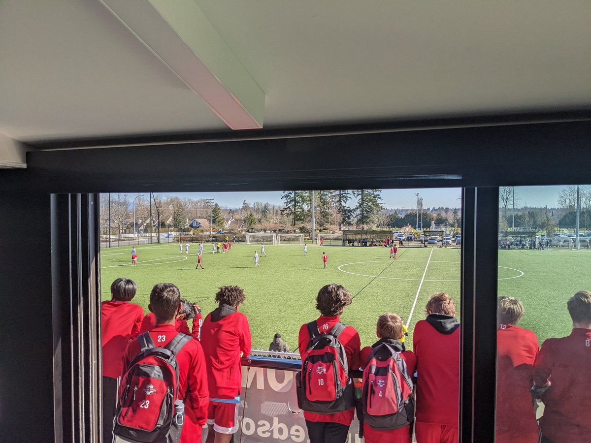 SurreyUnitedSC's tweet photo. U16 @BCSPL1 players taking in the U18 game before kick off. #vicariouslearning #PlayerDevelopment https://t.co/dma0XNjJt2