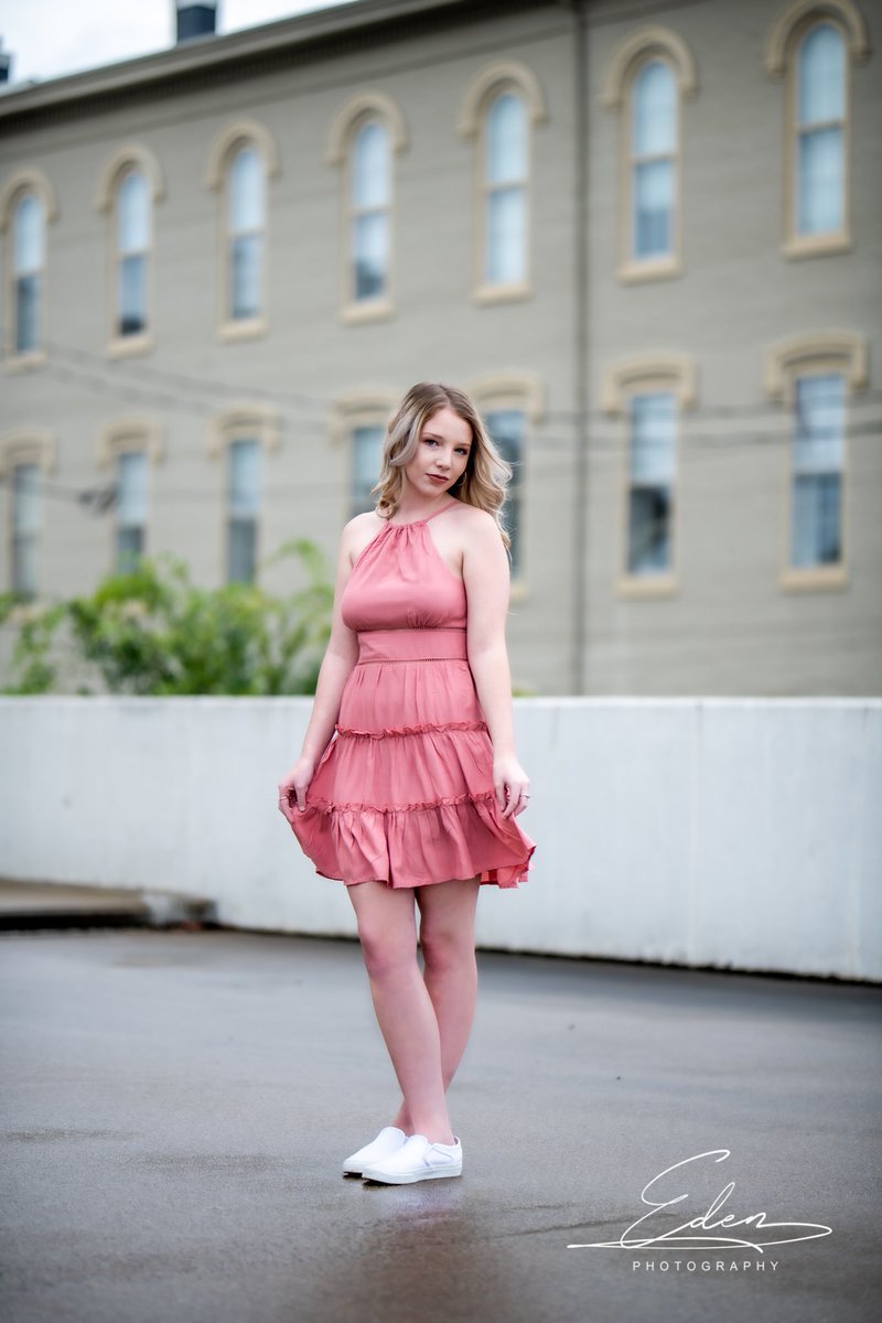 DentonStaceyR's tweet photo. We hope everyone had a fantastic weekend!!  #SeniorSunday #edenphotographybgky https://t.co/TJBxXnYwrc