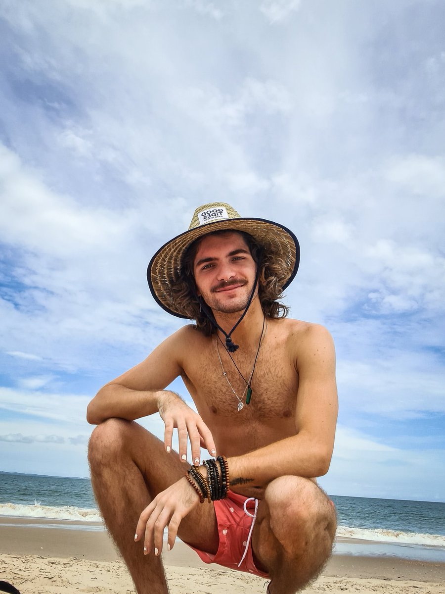 jordendossel's tweet photo. Escape ✌🏽#beach #Australia #gay https://t.co/9LjdJPAzAs