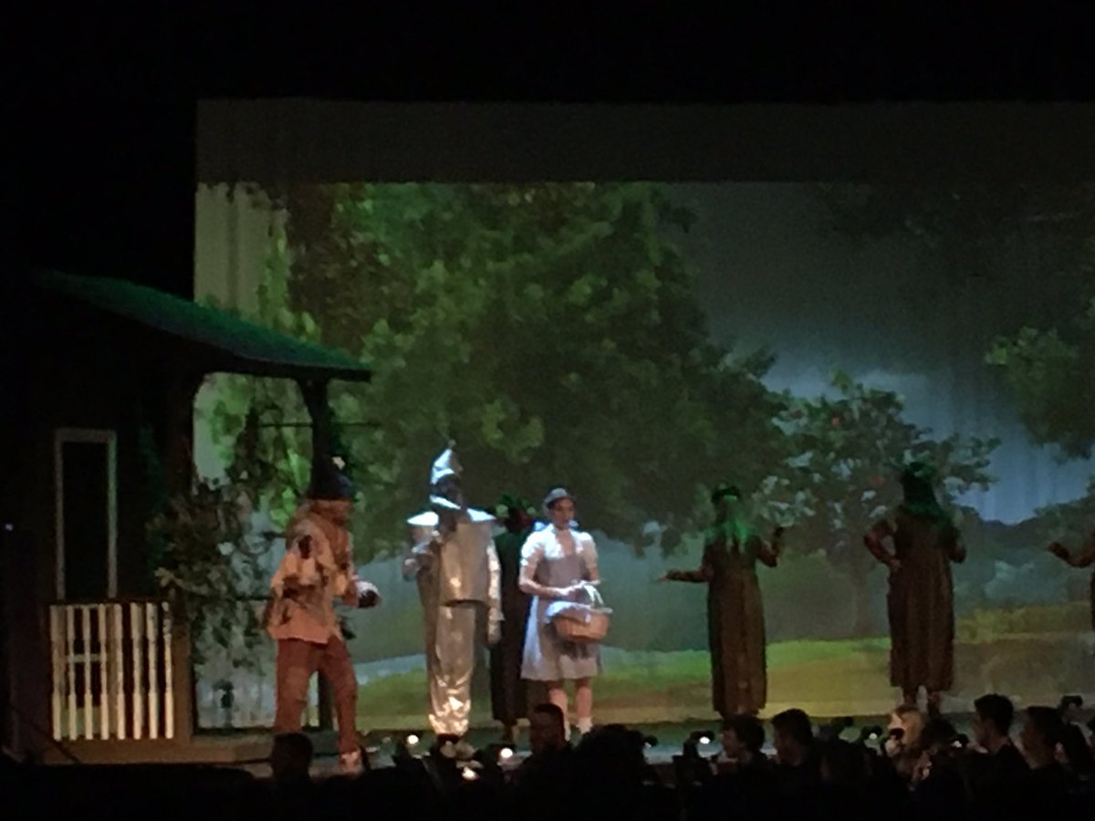72 #CCMSPA students (and some parents) cheered on our #CCHS friends in their performance of #WizardofOz. #Congratulations to the cast and crew on a #FANTASTIC show! #Falcons #FalconPride #SupporttheArts