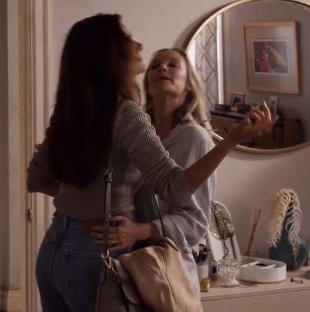 marina_loves_'s tweet photo. Mayas hands on carinas hips…. Let me breathe https://t.co/3Bkp1weE6z