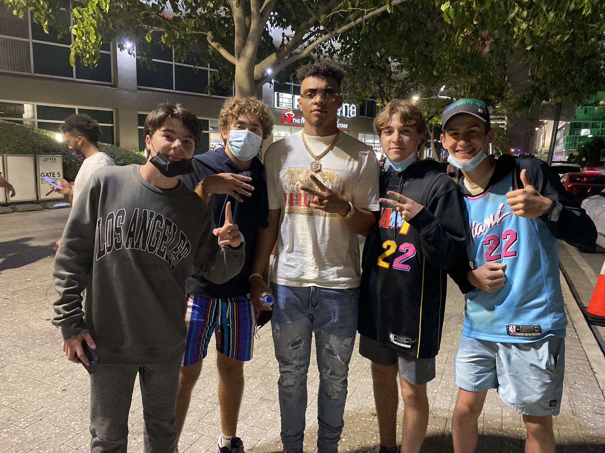 dlew_fleming's tweet photo. Met @justnfields last night at the Heat game. Honestly really nice guy, even stopped to say hi to my friend @justincharles_2 on FaceTime. No choice but to become a Bears fan now. #justinfields #miamiheat #chicagobears https://t.co/HUlQ2faDa6