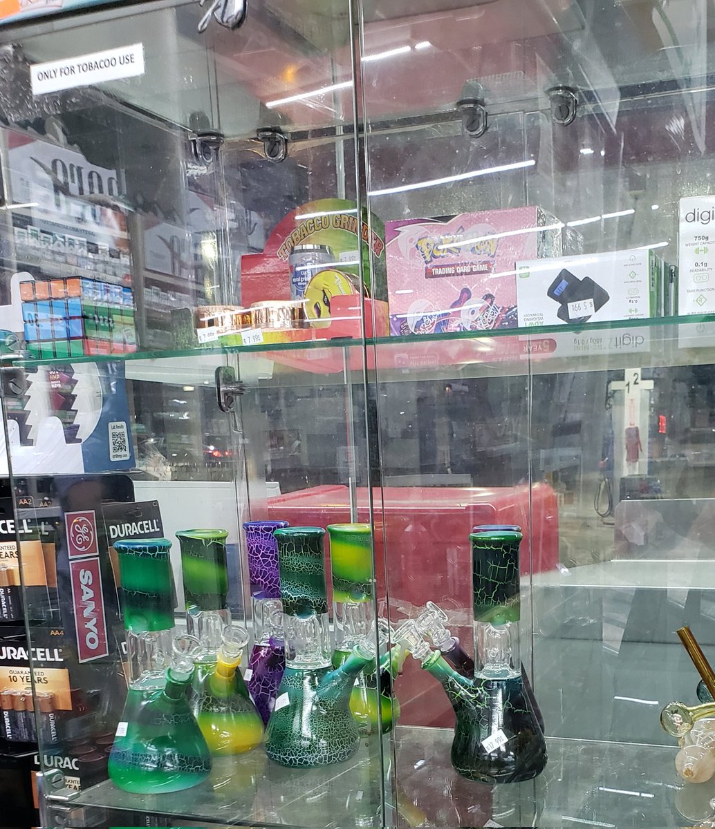 NoContextTFs's tweet photo. I only purchase my Pokemon cards from the gas station bong cabinet https://t.co/JthvksPXAR
