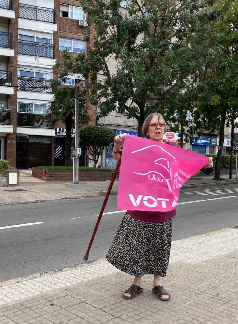 Está señora de 82 años, le arruinó la fiesta a los del no.
