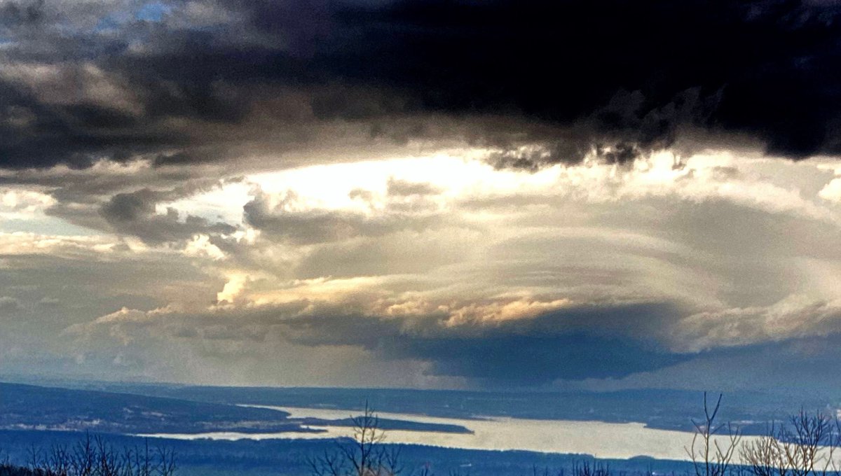 JamesBryantWX's tweet photo. Unbelievable view of our long track tornadic supercell in its early stages. This pic was taken by Jackson Pruss from Mt. Nebo. #arwx https://t.co/zRapkPHXoj