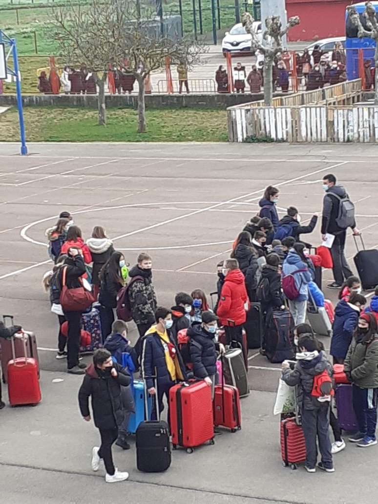 Ceip_Principe's tweet photo. Con mucha emoción, tras casi dos cursos de inactividad, el alumnado de quinto y sexto se va de inmersión lingüística 🤩
#corconte les espera.
#uncursoespectacular
#somosequipo
#somoscomunidad https://t.co/hS34fLwEkP
