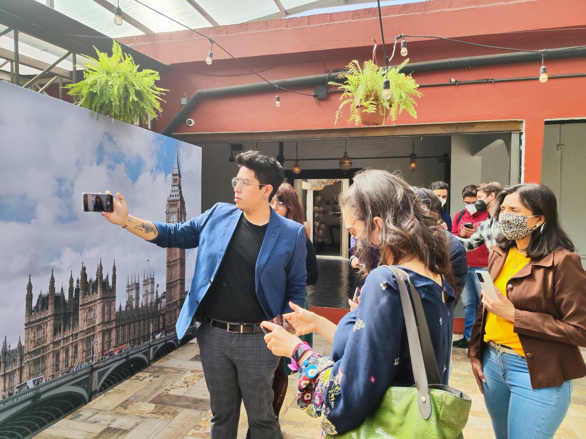 WilliamLuXiaomi's tweet photo. What an interesting way to create a camera experience zone for the #Xiaomi11TPro. I look forward to seeing more of your creative work! @XiaomiMexico https://t.co/XuQbPf4Wwf