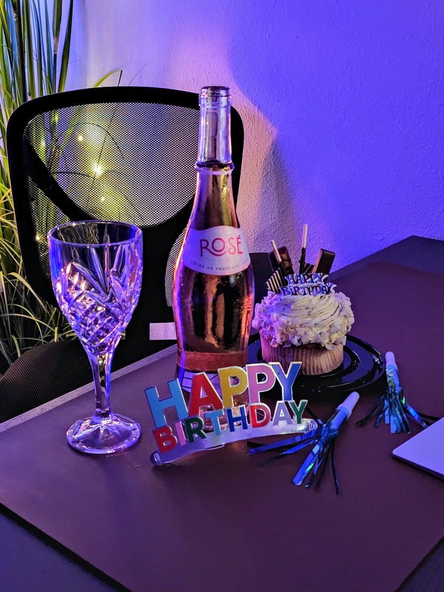 tishbouvier's tweet photo. Happy Birthday 🎉🥳 to me! No Livestream today, I'm celebrating moi. #amwriting #5amwriting #writerslift #WritingCommunity #HappyBirthday https://t.co/mcSHZcdvci