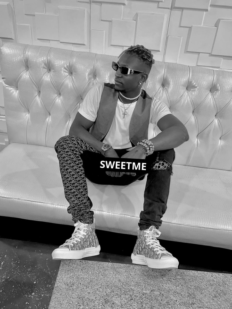 jmattomartins's tweet photo. YOU SAY WHAT?? JMATTO
Keep listening to SWEETMe on all platforms and please tell a friend to tell a friend famz ....link in my bio 🎵🎵#fyp #music #newmusic #sweetme #Apple Music #audiomack https://t.co/46ESStd5H8