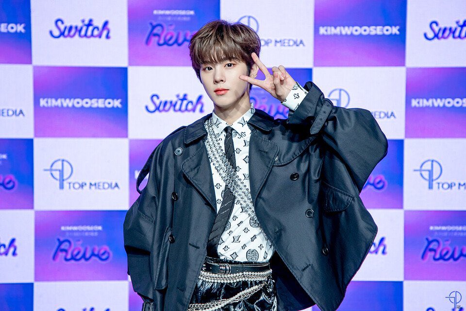 ddaddababy's tweet photo. world domination 
#김우석_세번째_스위치_온
#SWITCH_to_KimWooseok https://t.co/Rf7DiAHl0v