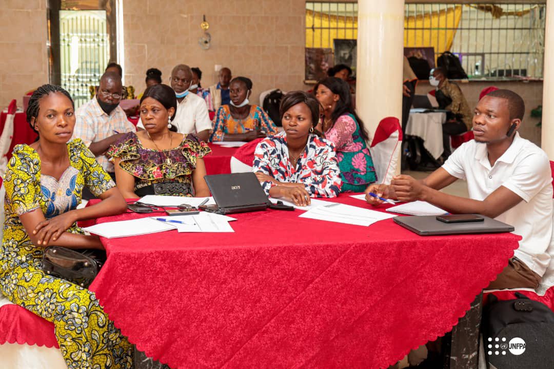 UNFPARDC's tweet photo. FORMATION 7e POOL SAGE-FEMMES HUMANITAIRES A #KANANGA
❇️30 sages-femmes de 8 zones de santé #Kasaï-central renforcées en préparation &amp; réponse humanitaire
❇️#RDC dispose au total 2️⃣2️⃣2️⃣ sages-femmes prêtes pour humanitaire
@MinSanteRDC SCOSAF ISTM @ONUFemmesRDC
🙏@CanadaRDC 🇨🇦 https://t.co/zu1QjkL0OI
