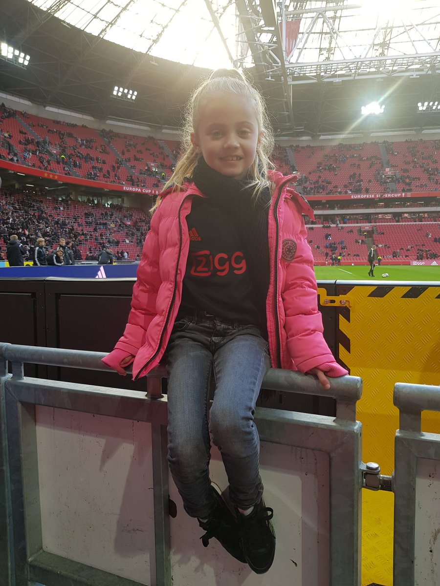Een spannend potje tijdens Lynn haar #ajaxdebuut. Wat heeft ze genoten #ajarkc #Eredivisie <a href="/AjaxFancare/">Ajax Fancare</a>