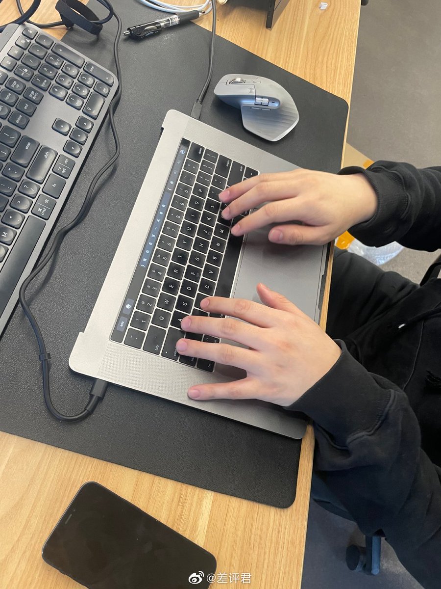 More and more people are buying a MacBook Pro without a screen to use as a Mac mini. Not only does it have a trackpad and keyboard, but it also has better speakers, and the main price is particularly affordable.