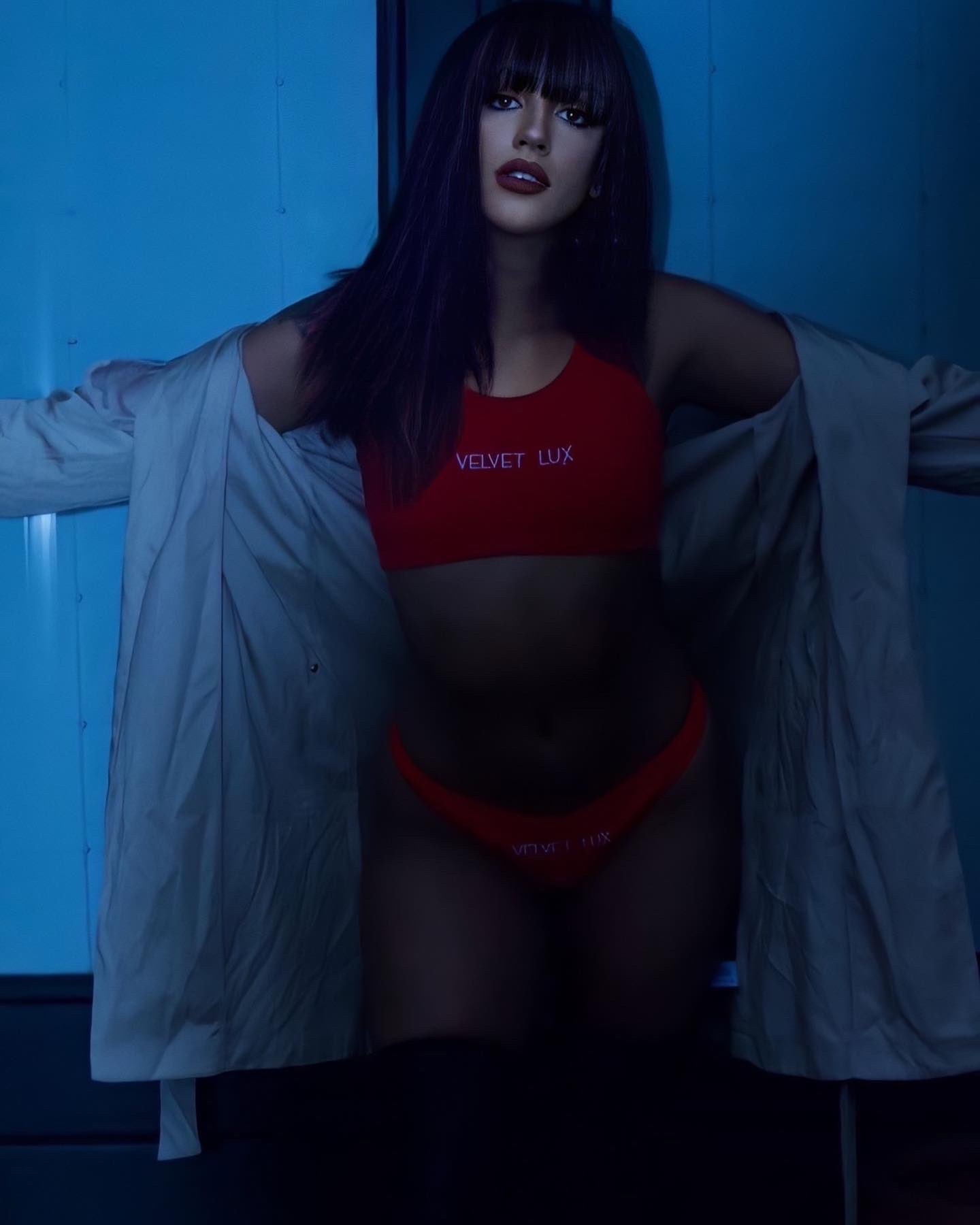 Zoey Sinn on Twitter: "Me with bangs was a flex 🖤 https://t.co/gJ5CsNyeqk" / Twitter