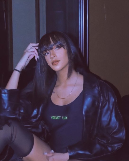 Me with bangs was a flex 🖤 https://t.co/gJ5CsNyeqk