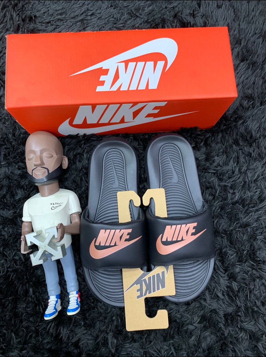 Runway69fits's tweet photo. Kindly help RT! Support the hustle🙏🏾
Size: 40-45
Price: 20000 naira 
Quality guaranteed 🤝 https://t.co/l8HUalldtr