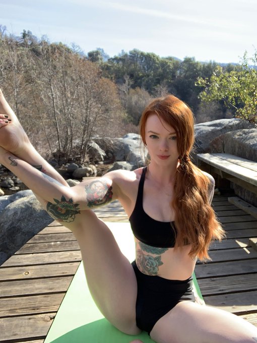 Morning stretch ☀️ https://t.co/LxnUveQmm0