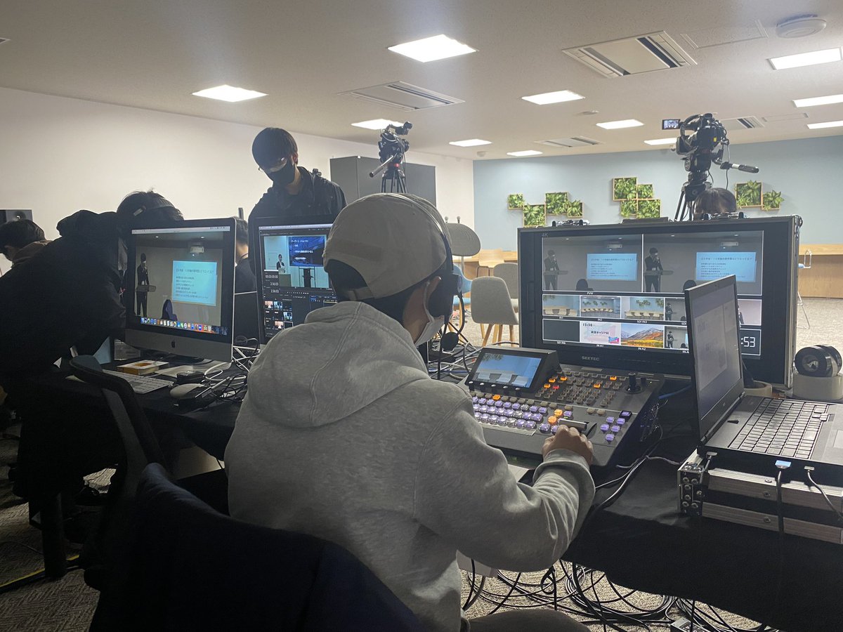 technos_onkyo's tweet photo. 2022テクノス展がスタートしました！
配信の音は音響芸術科1・2・3・4年生の合同チームが担当してます♪
そして放送芸術科配信チームと協働して運営して参ります！是非ご覧下さい😄 https://t.co/i3LmtPGqUR