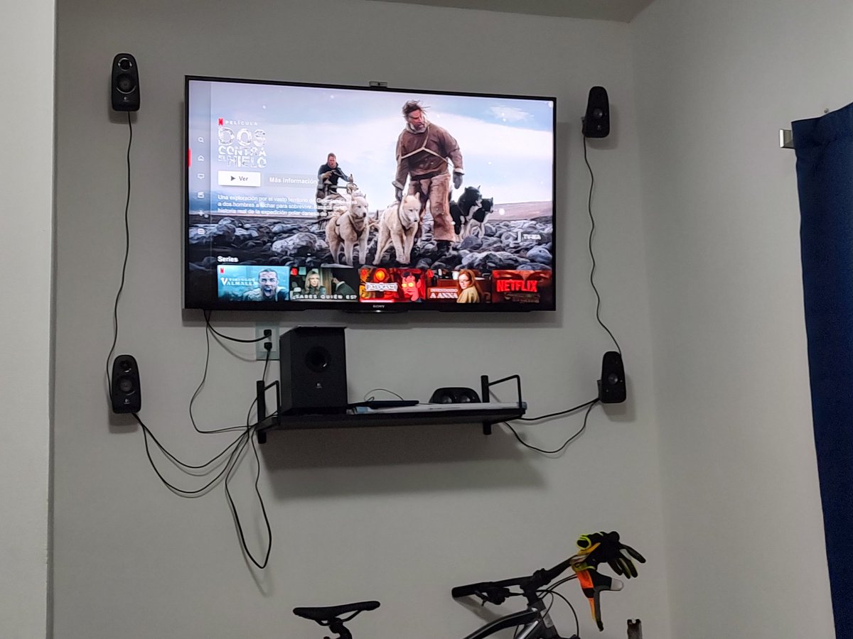SolimanProject's tweet photo. Mi @allbran_ca @netflixlat @sony y yo  #soliman listo para tardarme 2 horas escogiendo una #pelicula #nasnoches #proyectados #solimanproject https://t.co/HLh6M5VAUr