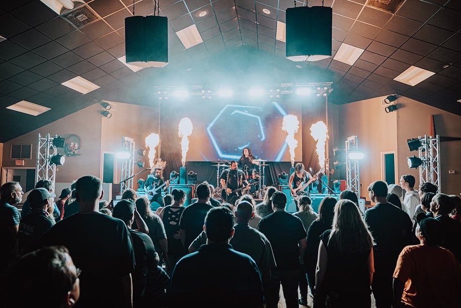 7thDaySlumber's tweet photo. Houma brought the heat tonight! See you Milton Florida tomorrow and Piedmont Alabama on Tuesday!! 
Let’s gooo! #FreeShows Sponsors @childfundlive @childfund 📸: @tylerbyars_ https://t.co/AjrHaBJLpN