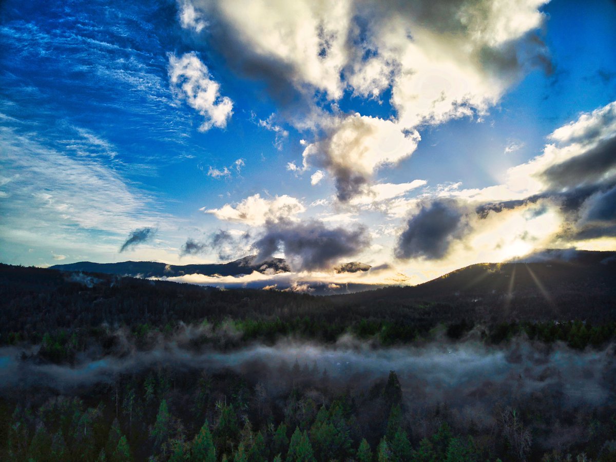SkyTechPhotoSSI's tweet photo. New video up on our YouTube channel! Sunset behind Mt. Maxwell with a soothing soundtrack. 🌄🌤 @Artlist_io @SkylumSoftware #SaltSpringIsland #sunset #djimavicair2

https://t.co/dWrivgKHOB https://t.co/4OGSZuU1LO