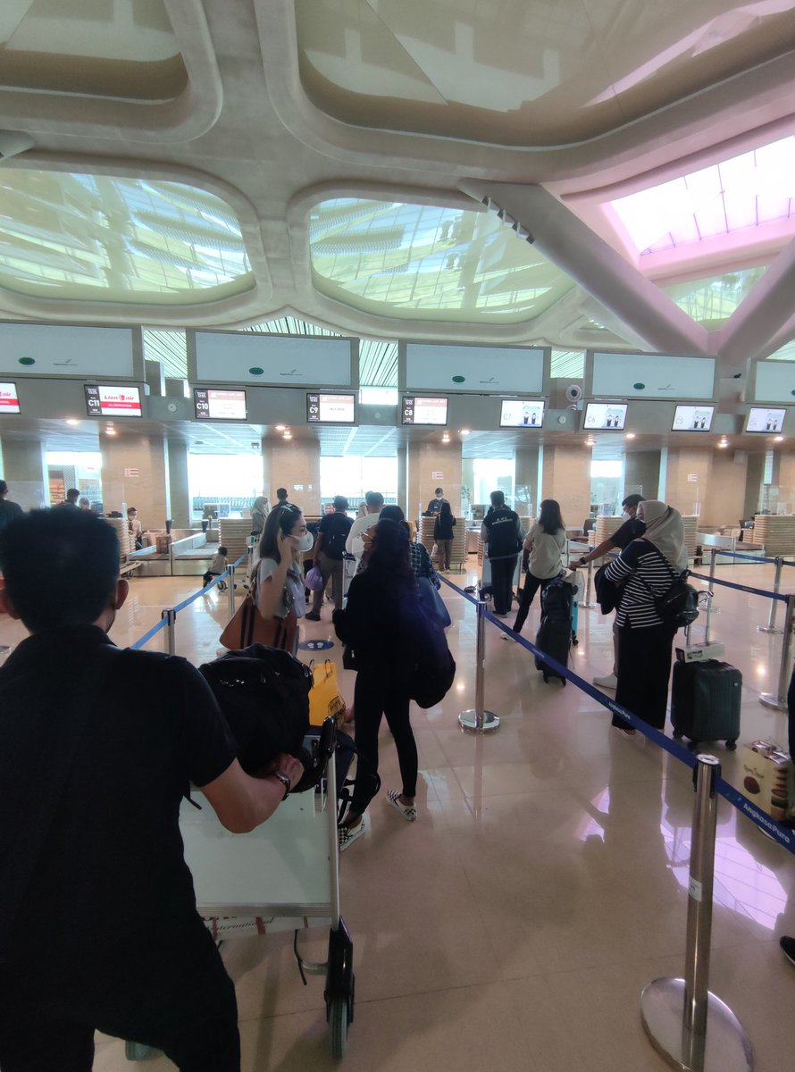 alvonsius's tweet photo. @SuperAirJet mosok nih udah bisa web check-in tetep kudu nyetak boarding pass huhuhu ... https://t.co/x0mW6MX6RH