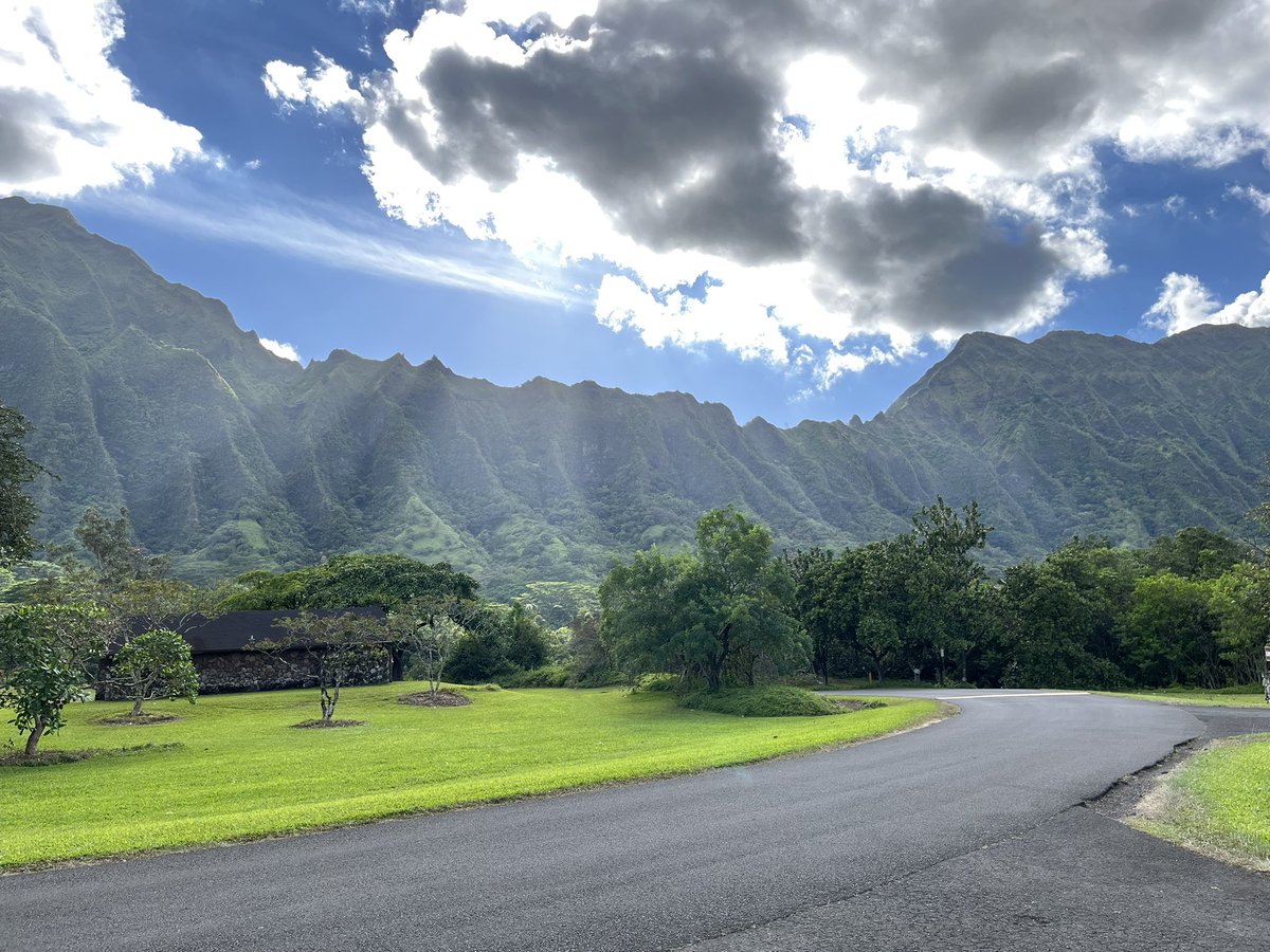 clairuhh's tweet photo. camping in Hawaii is unmatched https://t.co/SJWpzDroUH