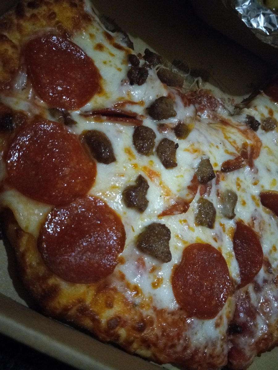 HeC0achEmWell_'s tweet image. 🔥☝🏾💥💨🥵🍕🍗🍕🍕🍗🔥💪🏾😍🥴🥴#PepporoniSausagePIZzA!!.. 💨💣
👉🏾 Dem Crunchy!! ASs!! #HoneyMustardWINGZ!! 
#PizzaBOlis!!! WE!!!  #OutSide wit It!! 🗣🗣🗣#TurnItUp!!! 💯🥃🍾🍾💨⛽⛽🚀 &quot;#DaMunchies