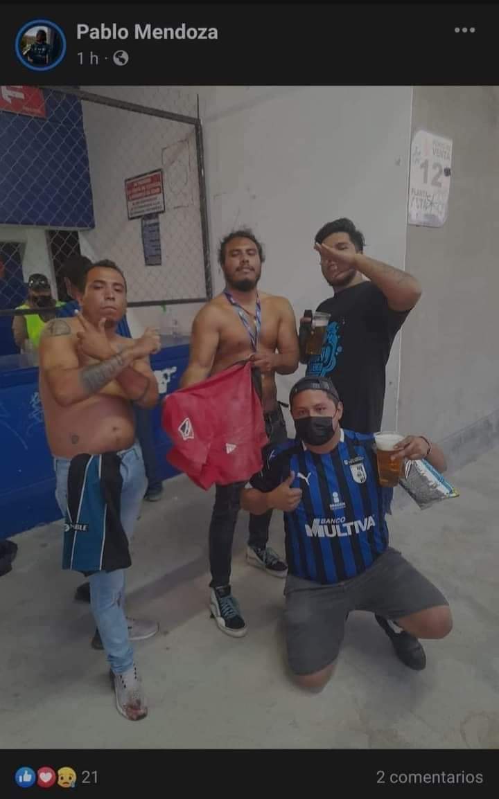 El_Hincha12's tweet photo. Uno de los miembros señalados de la barra del Querétaro, sale a dar su versión de los hechos.

#VerguenzaNacional #VerguenzaMundial
#ASESINOS https://t.co/4J8gS4kOfT