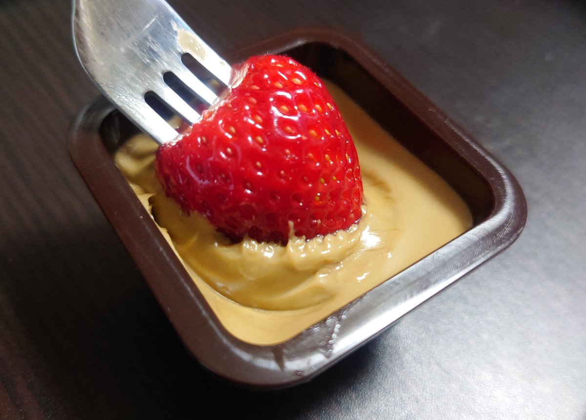 ire_xs's tweet photo. 最近いちご🍓が安くなって来てついつい買っちゃうー
あんまいーんまいー https://t.co/gvlj0tm8TY